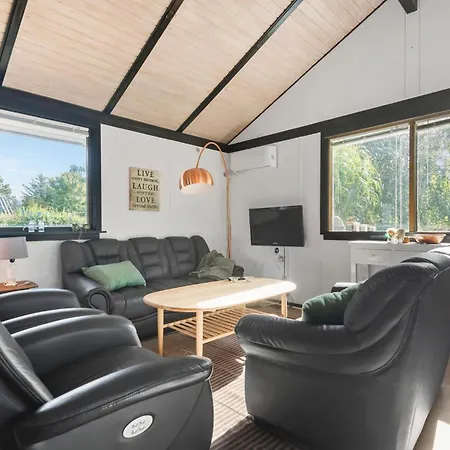 2 Bedroom Pet Friendly In *